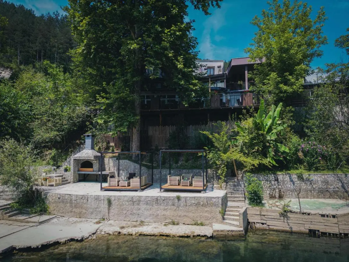 Hotel Tazz - River Front Oasis Collection