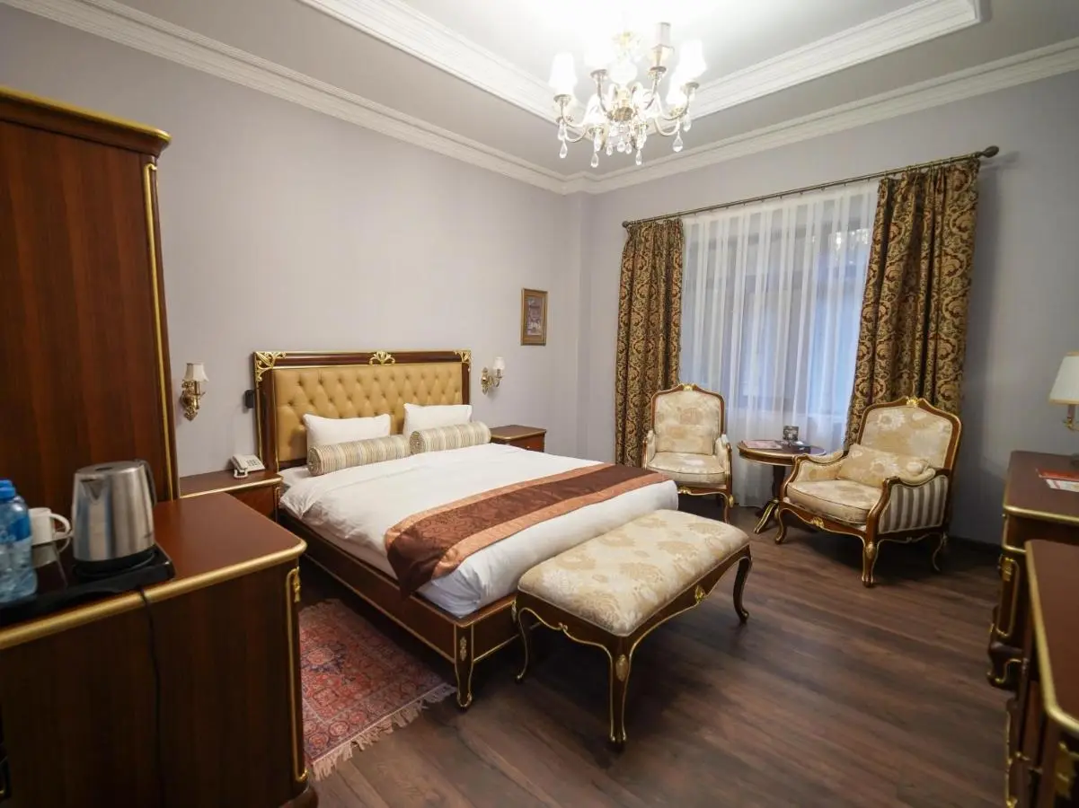 Shah Palace Luxury Museum Hotel