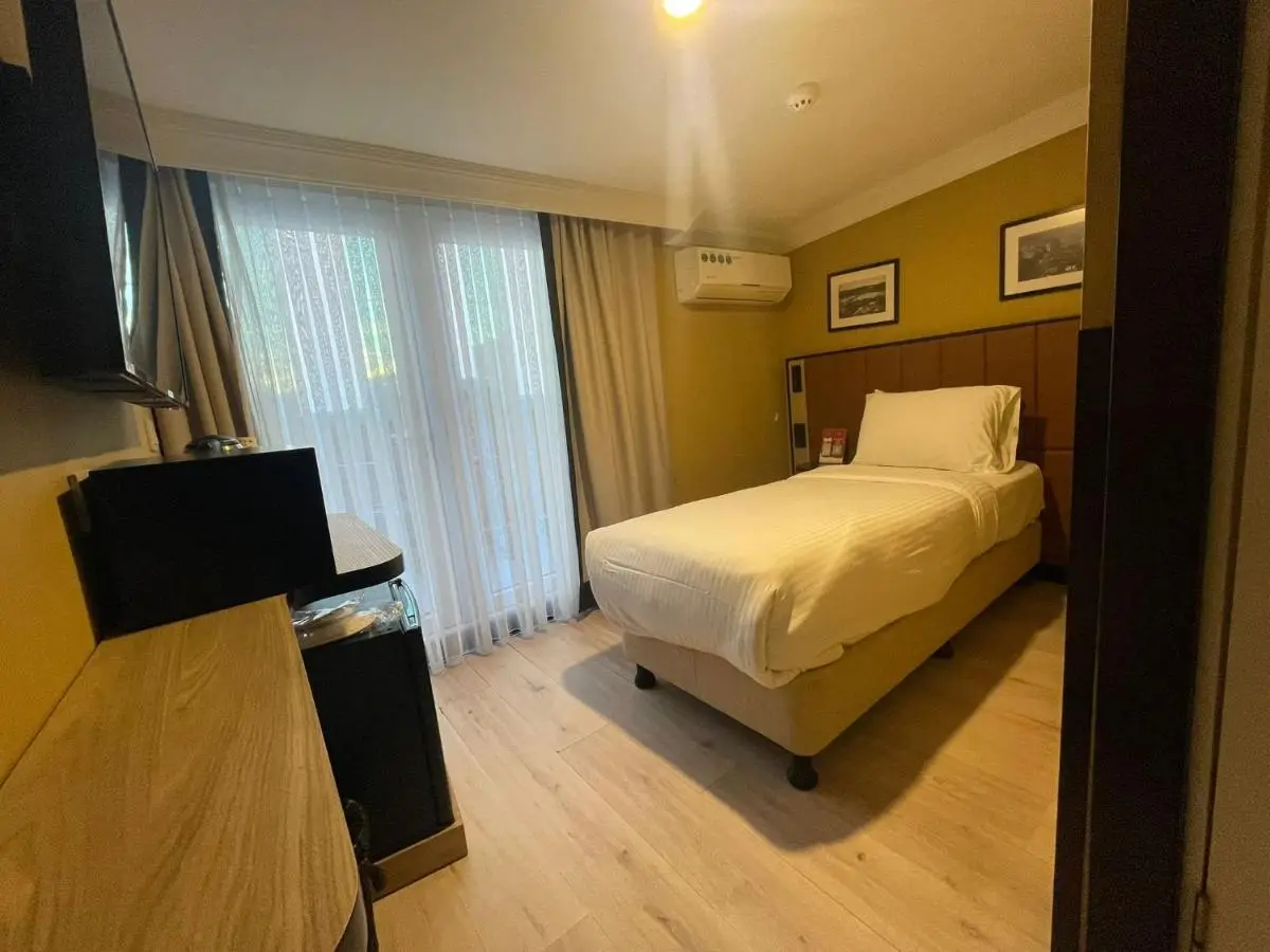 EA Exclusive Hotel