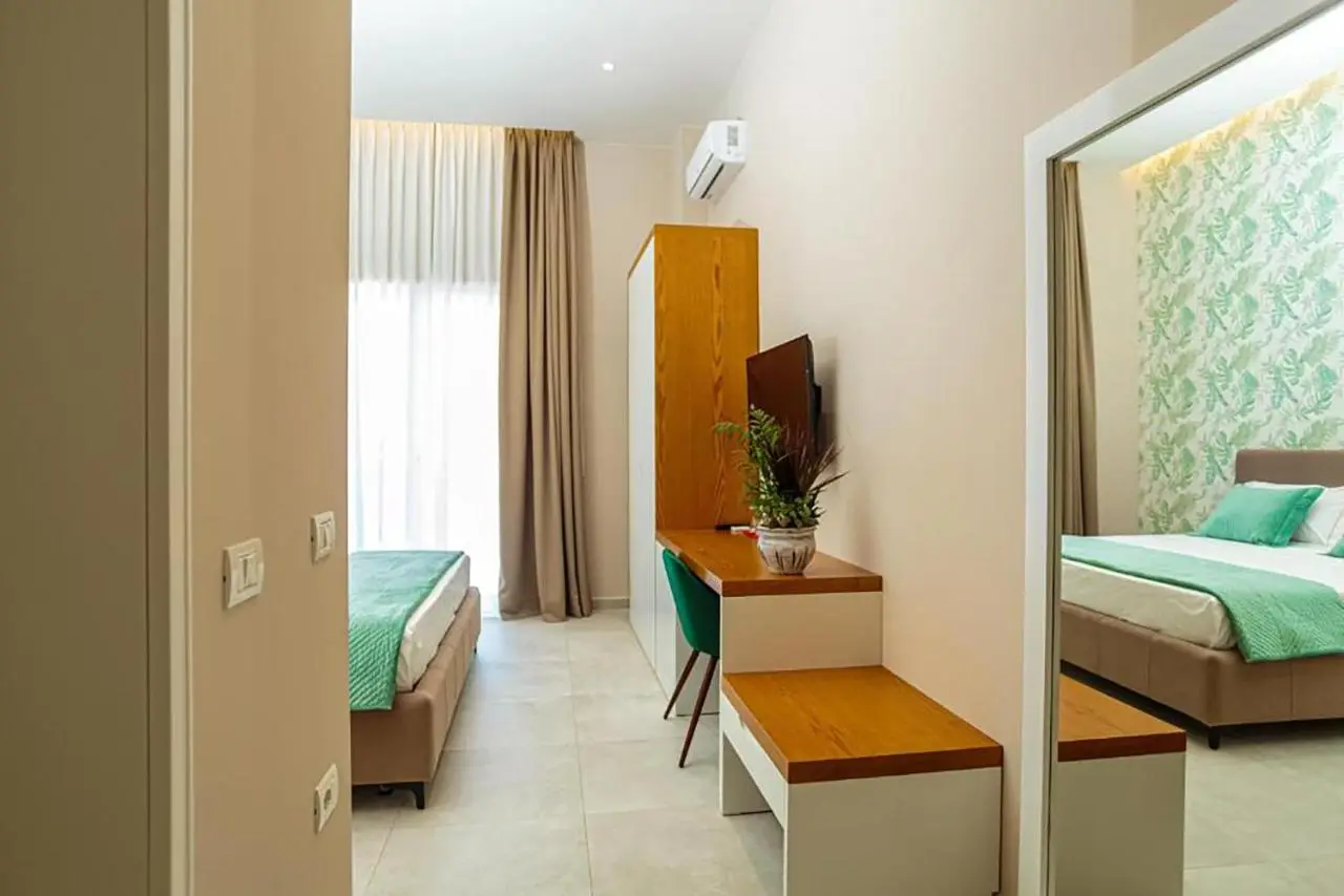 Toto Hotel & Apartments