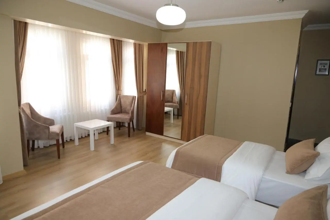 Ramparts Hotel