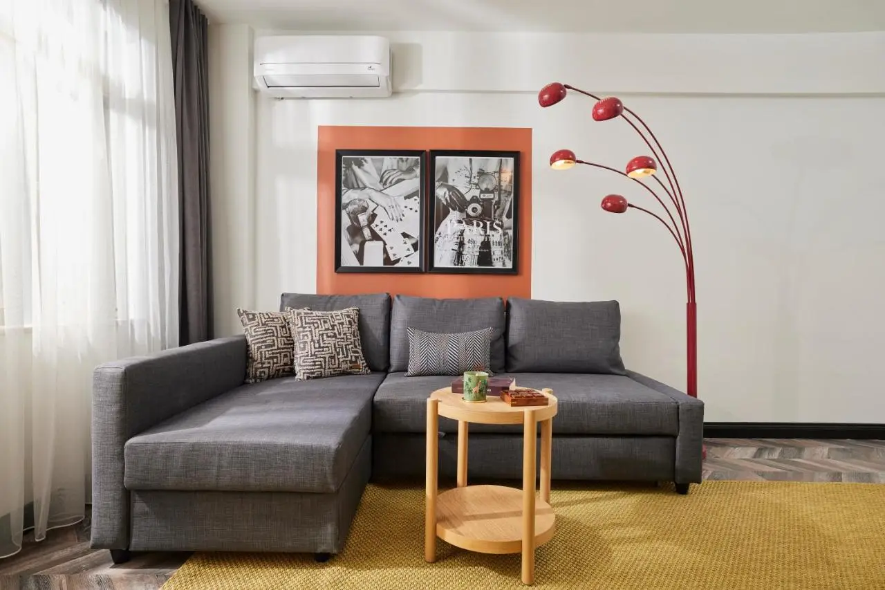 Bright & Modern 2-Bedroom Flat Near Metro