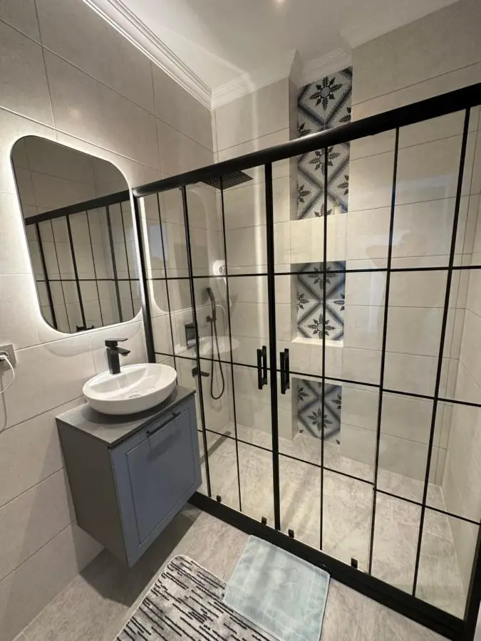 Center of city in Beşiktaş 2 plus 1 with 2 Bathroom and 3 Air Conditioner