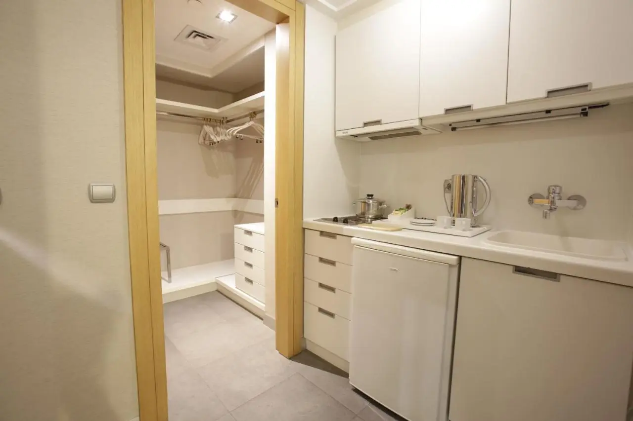 Housez Suites & Apartments Special Class