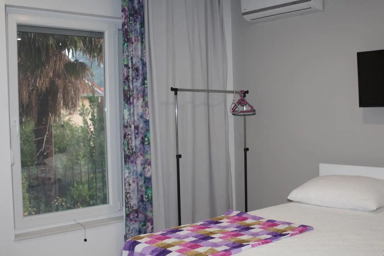 Villa Flower with Free Onsite Parking