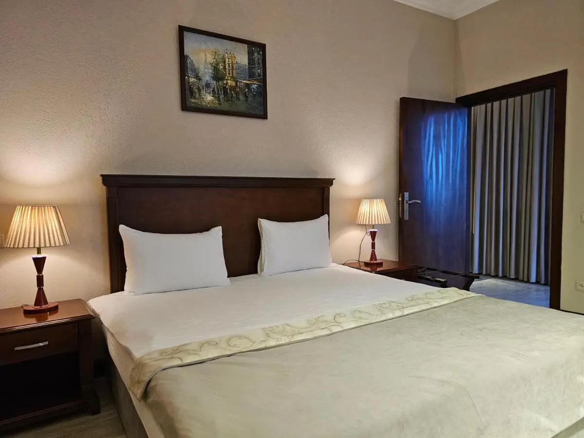 Crown Suites Hotel
