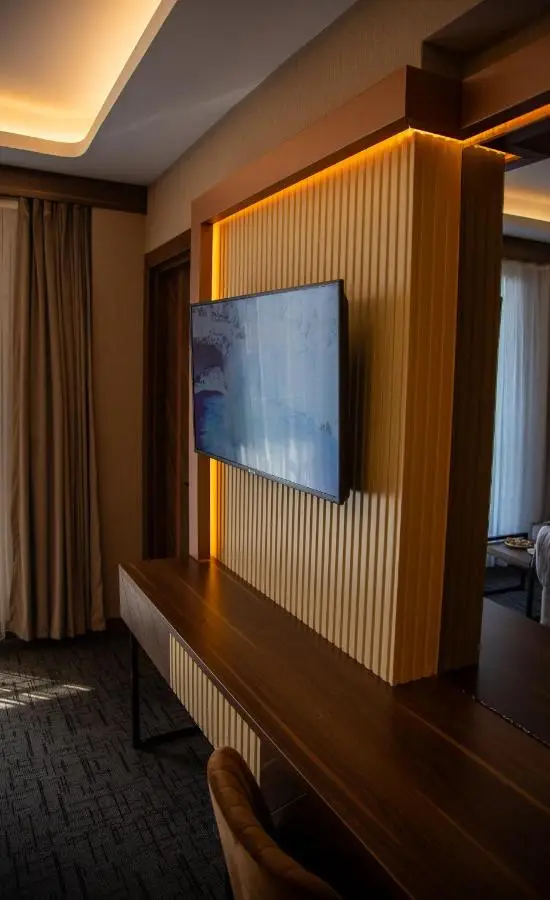 THE PARK HOTEL