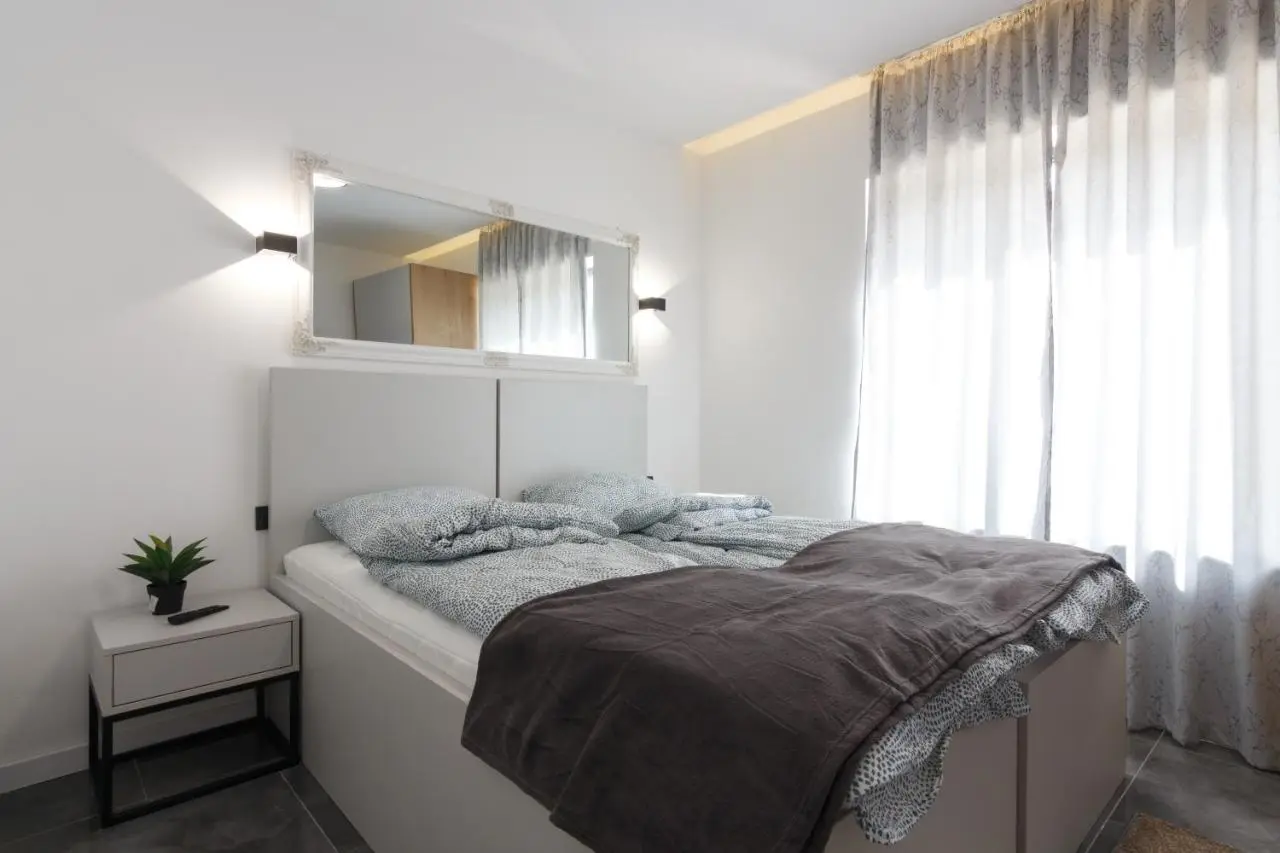 Deluxe Feliciano Apartments