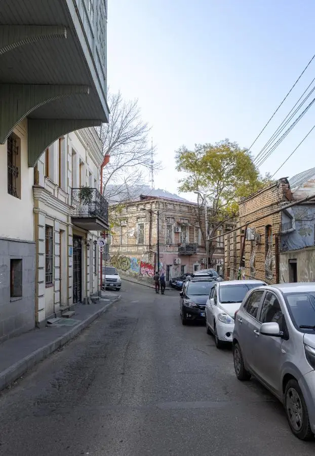 Apart Meidani - Stylish Old Town Apartment with Balcony & Synagogue View