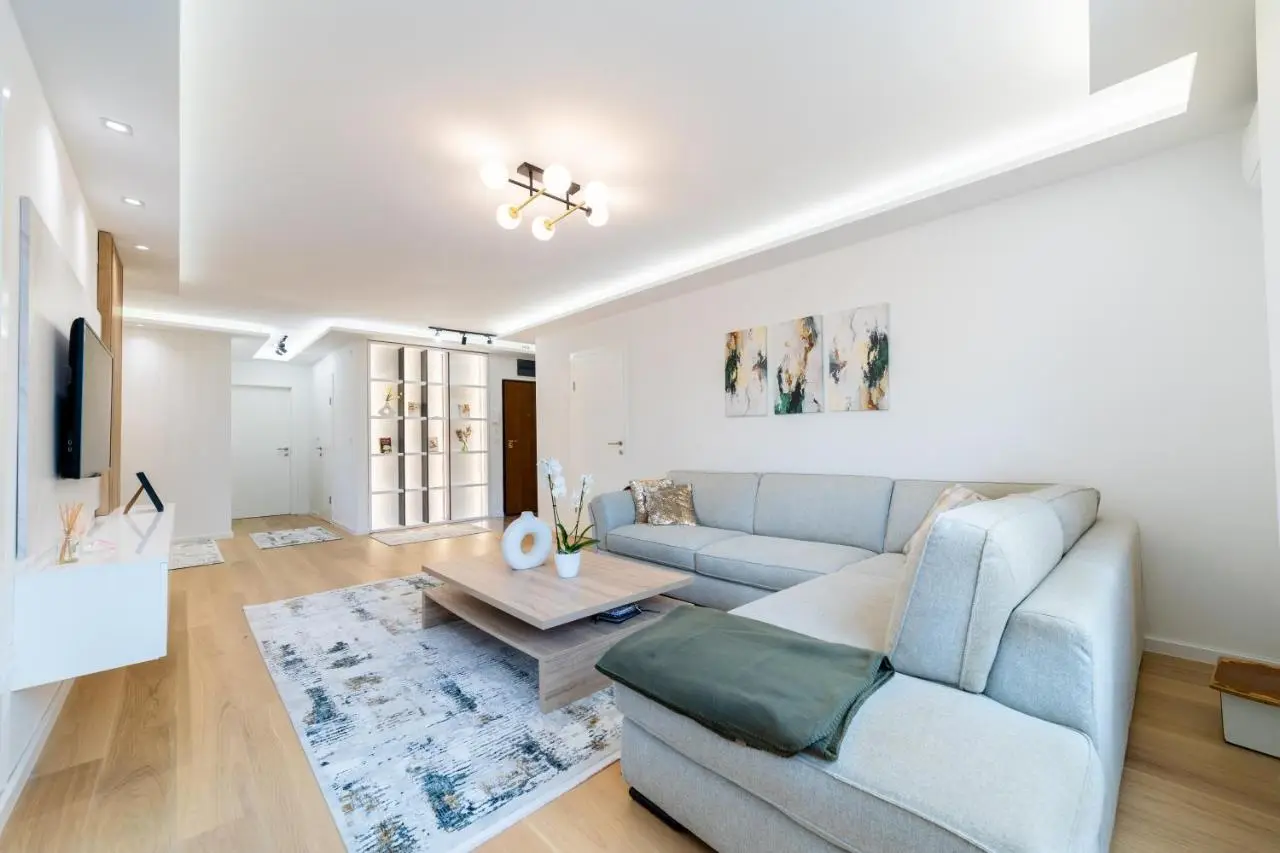 Old Town Heaven 3-bedroom apartment with balcony