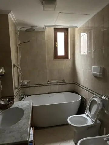 Dinasty Hotel