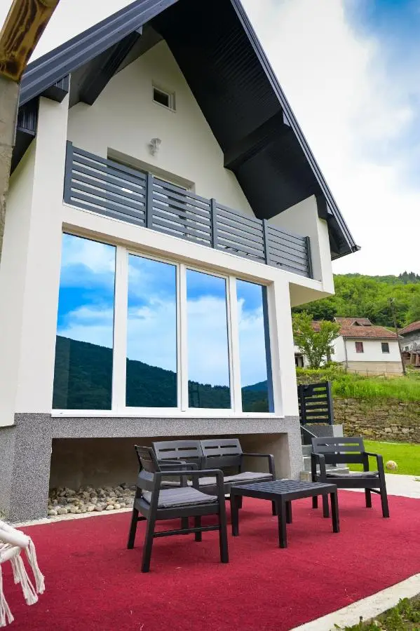 Ćato s cottage