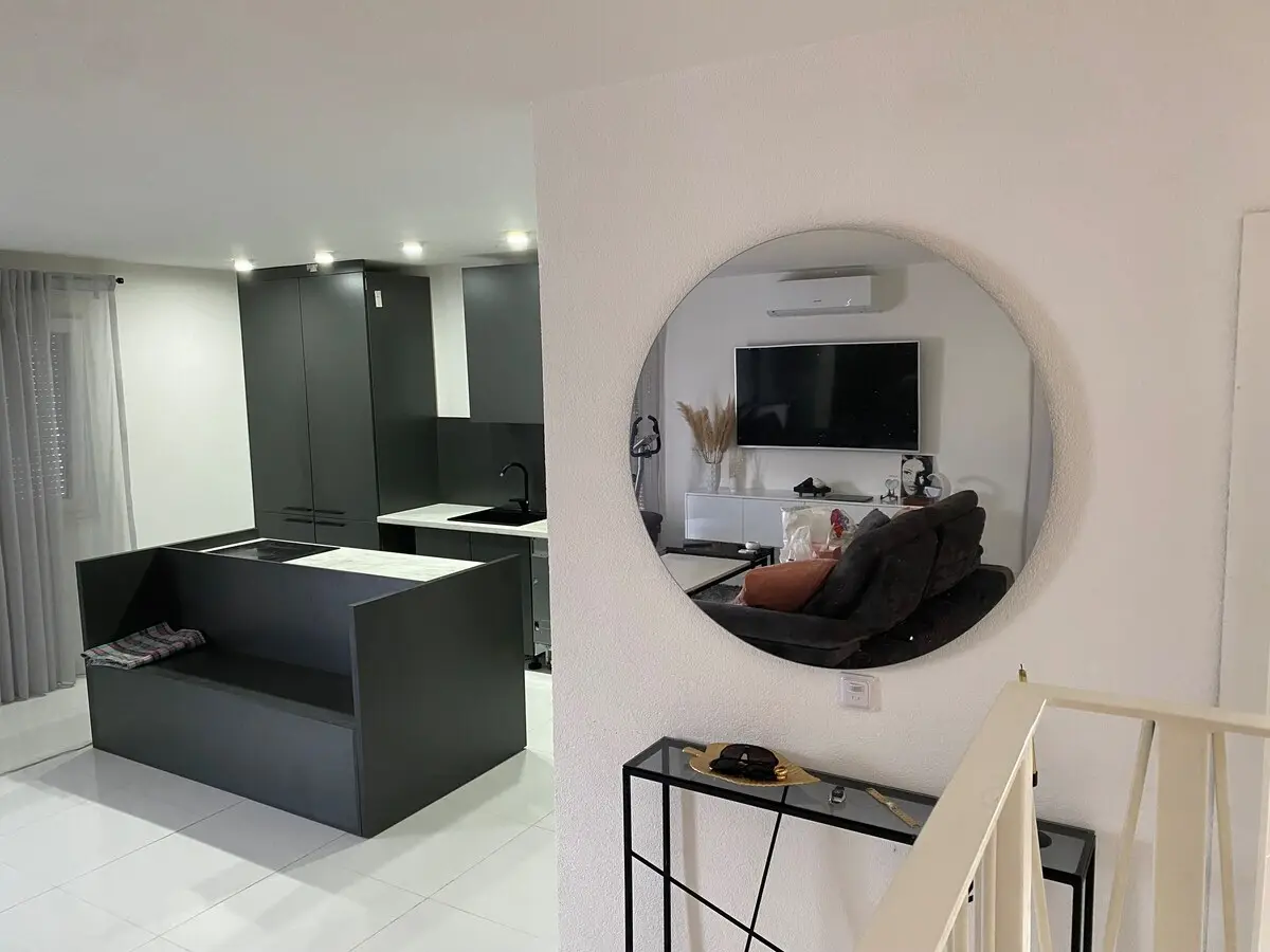 Villa La Familia, exclusive