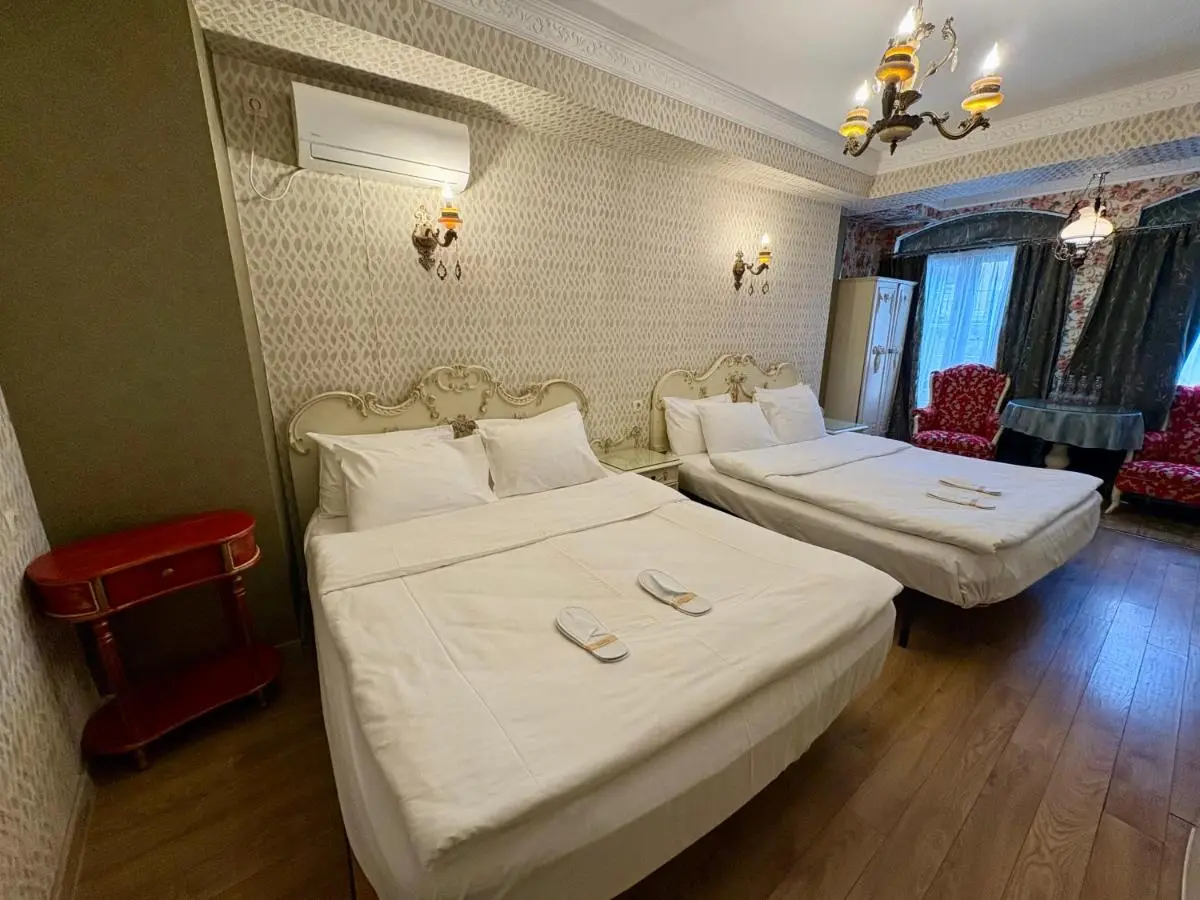 34 Silver Rooms
