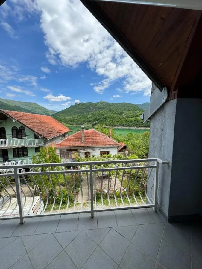 Idas Guesthouse - Kuća na jezeru - Haus am See - Privatunterkunft - Čelebići kod Konjica