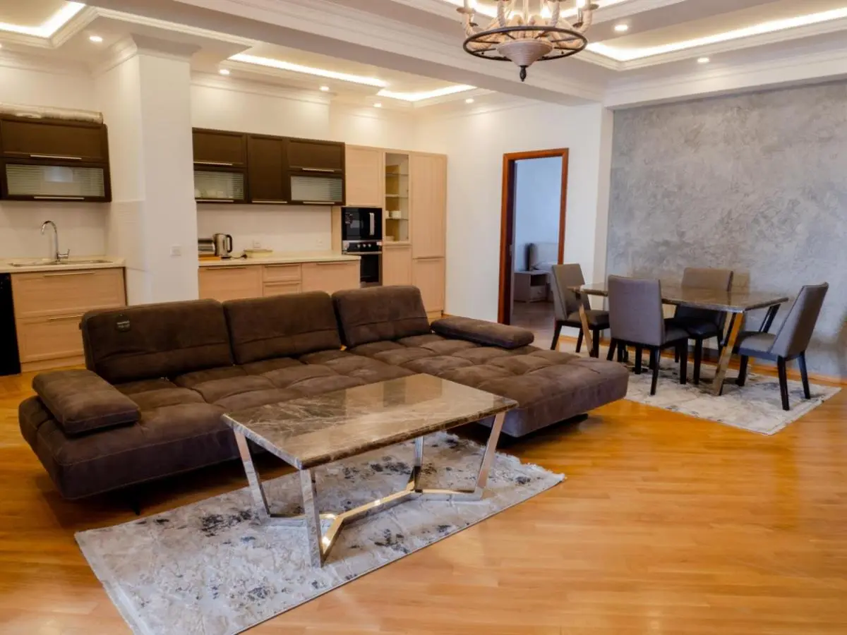 Boulevard Side Apartments