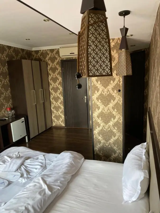 7 Baits Hotel