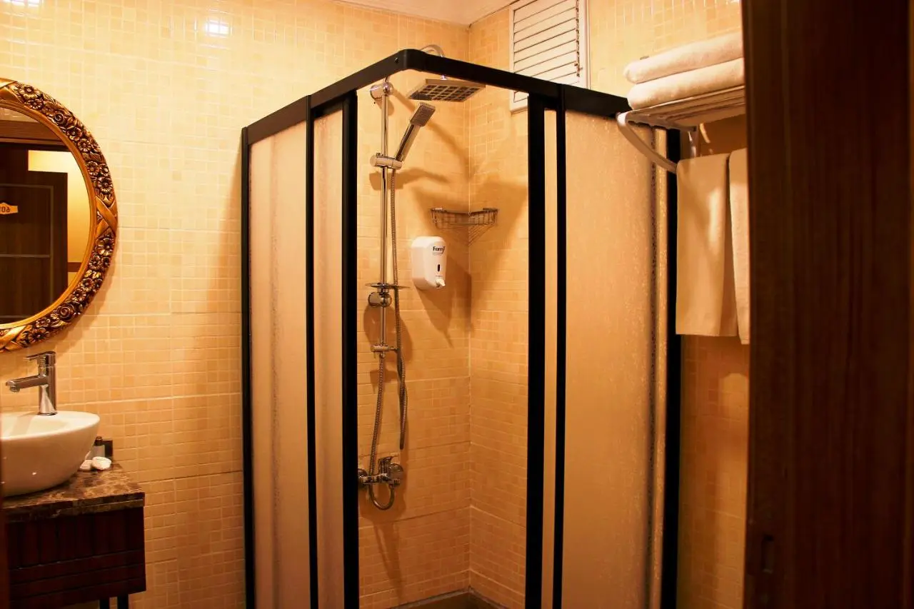 GROSS HOTEL