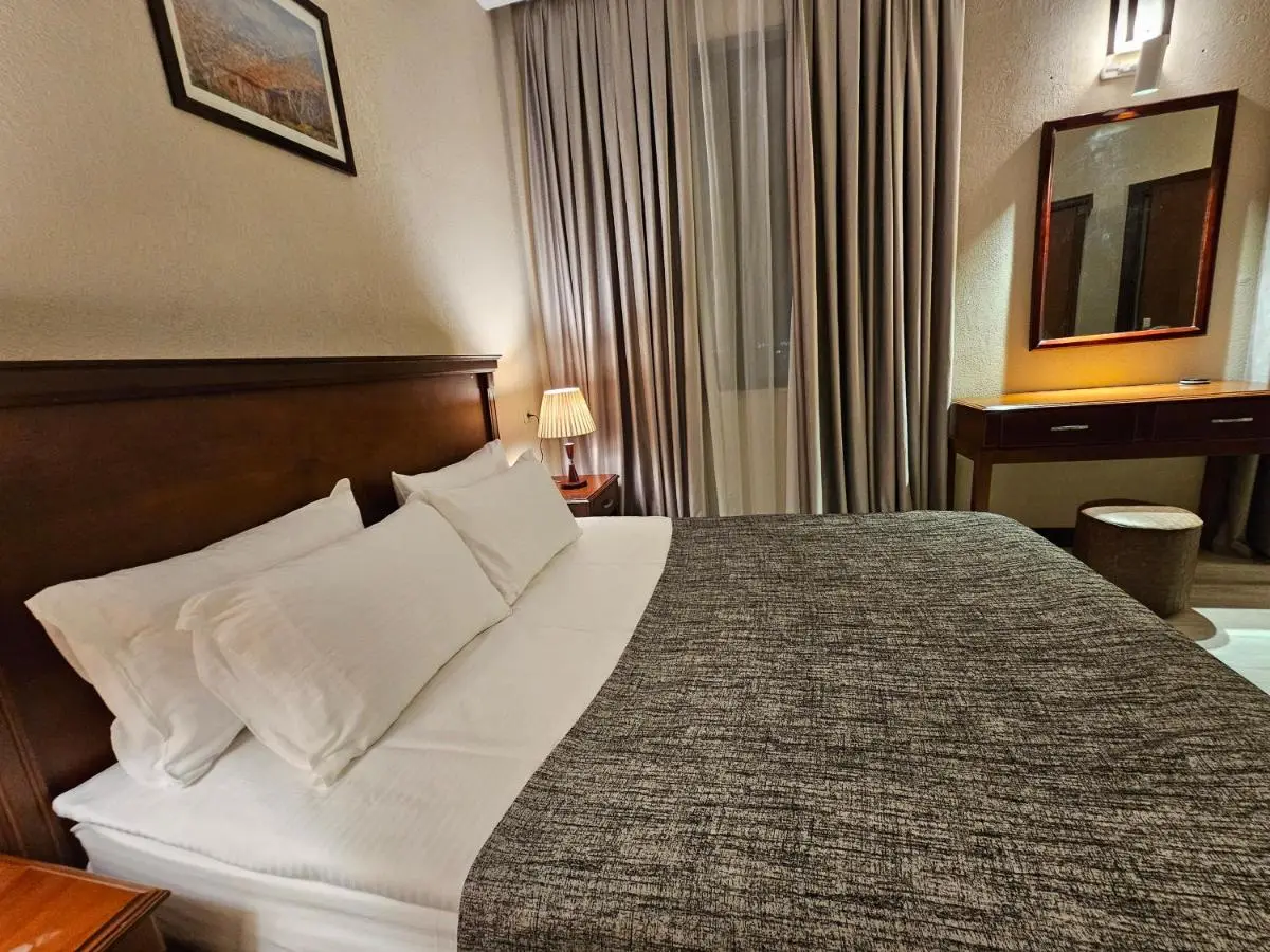 Crown Suites Hotel