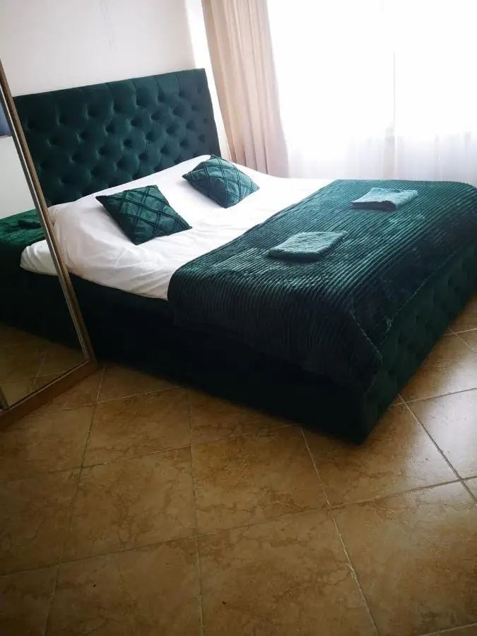 Riviera Deluxe Apartments