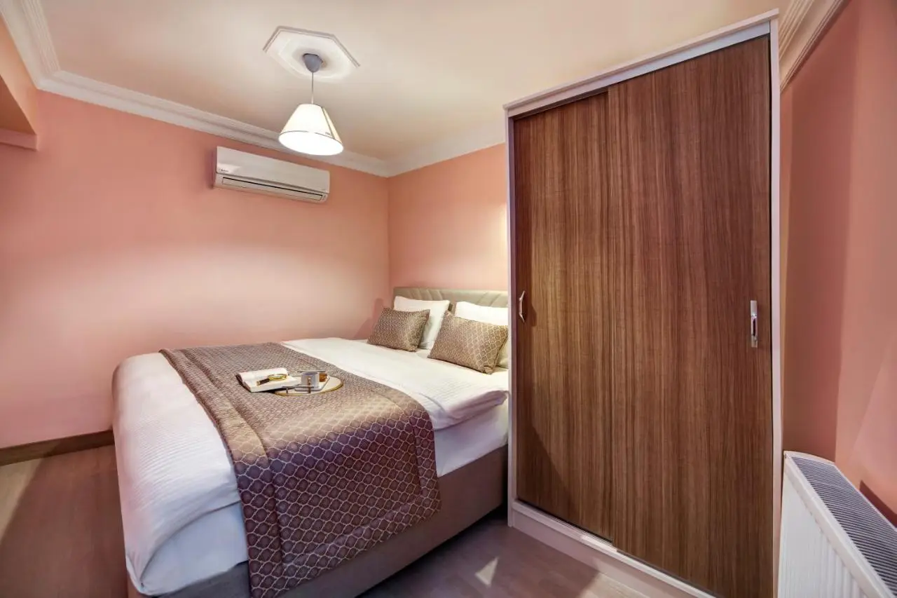 SEVEN ROSES APART HOTEL