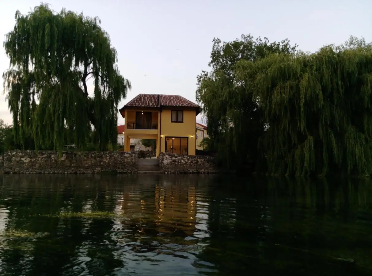 River House Buna