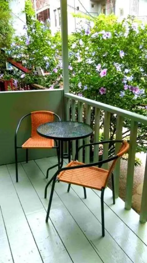 Apartment in Cozy Little Yard