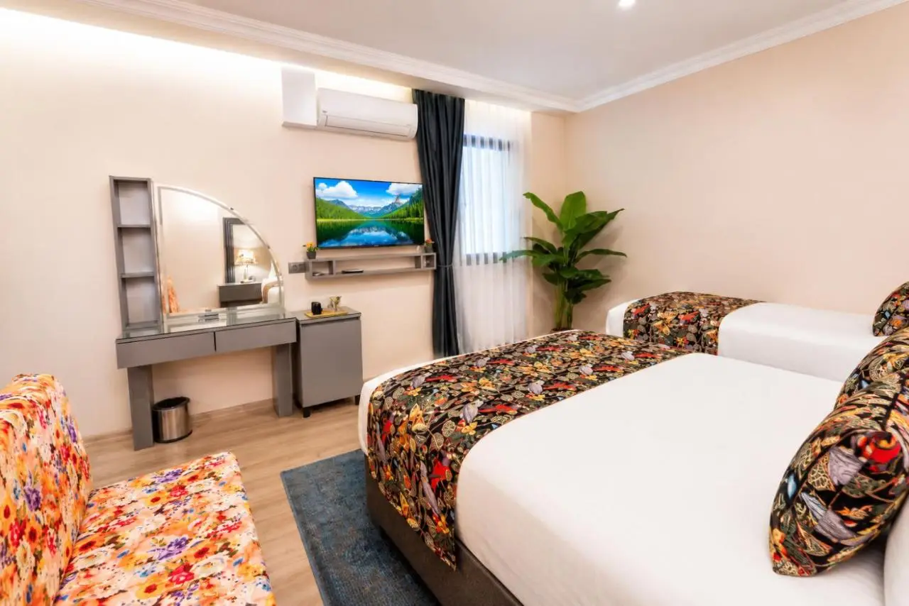 Bond Hotel