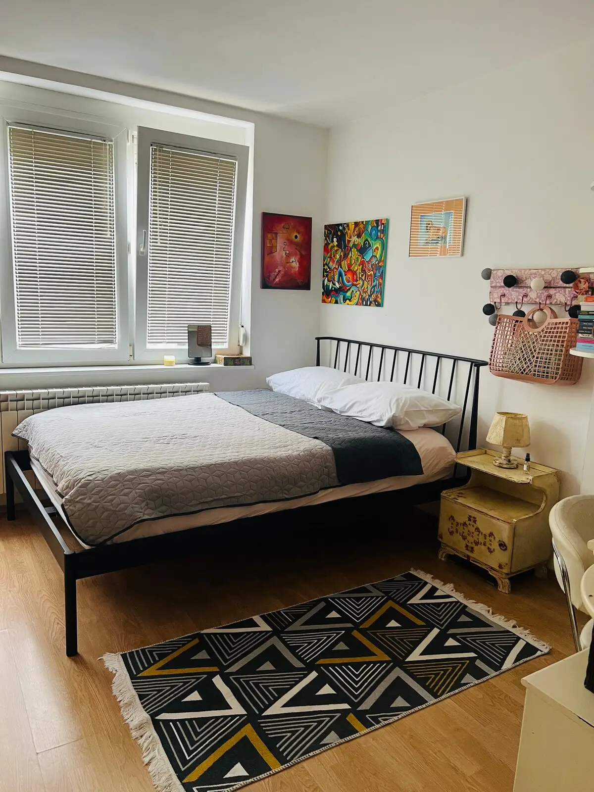 Private room in authentic and charming city nest