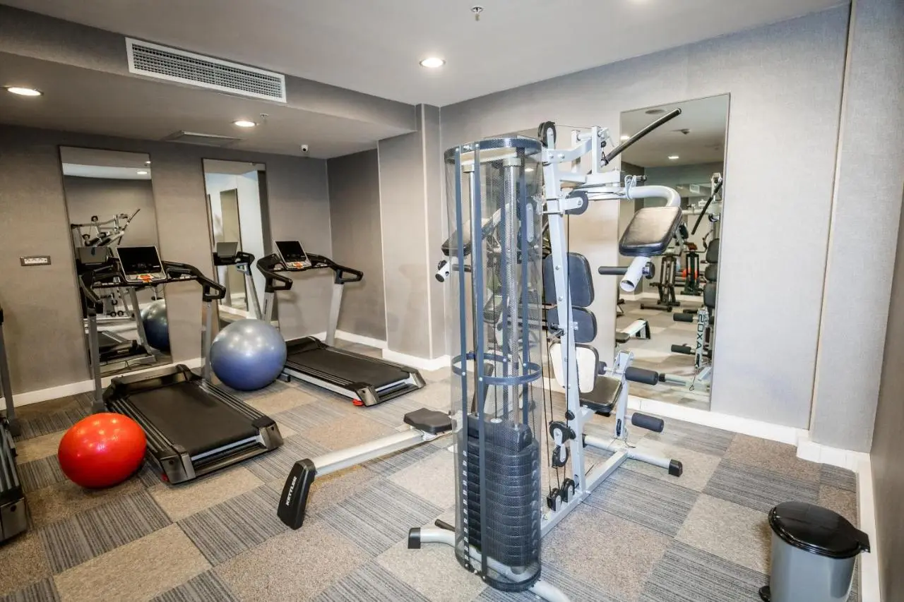 Parkside Hotel & Apartments