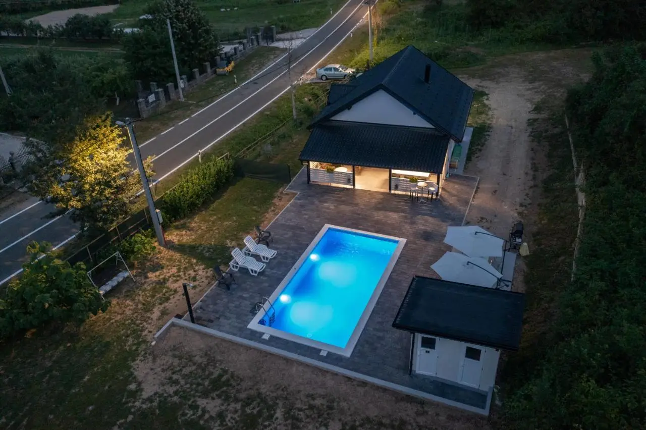 Vikendica Lohovo