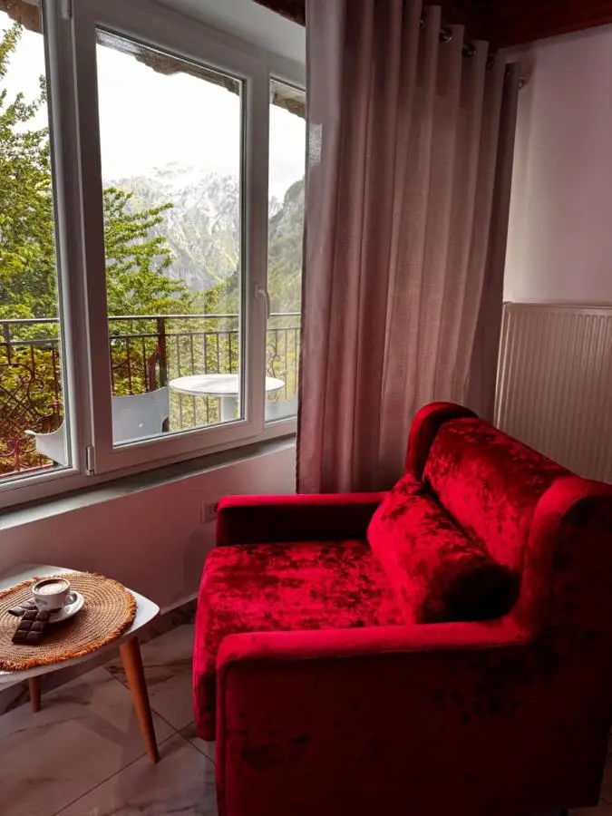 Thethi Paradise Hotel & Restaurant