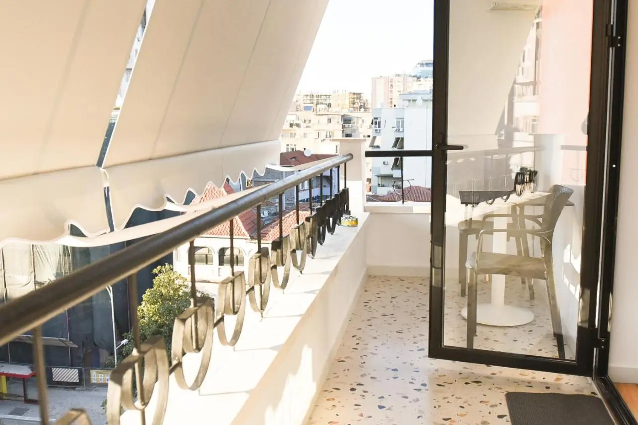 Matisse No3 - One Bedroom Apartment With Balcony