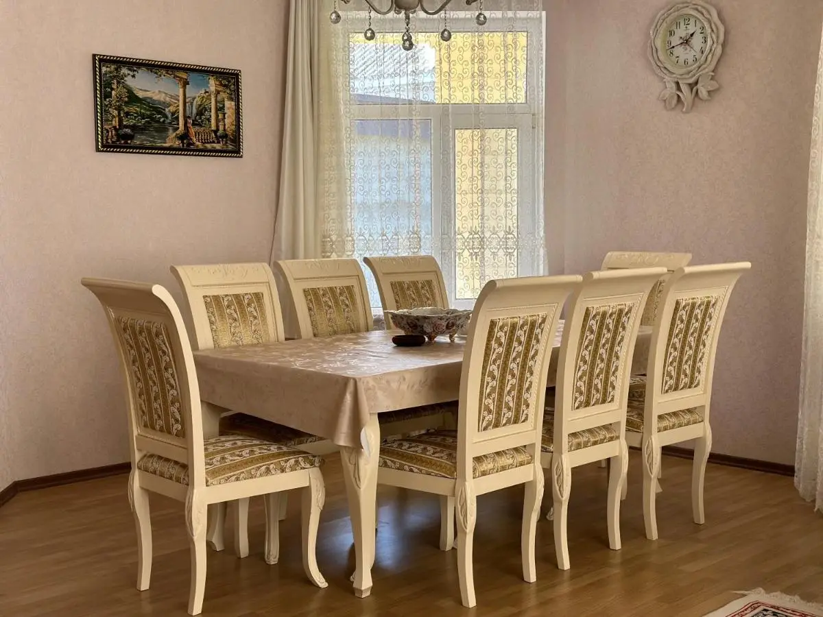 Spacious Yellow Villa with garden - up to 8 guests