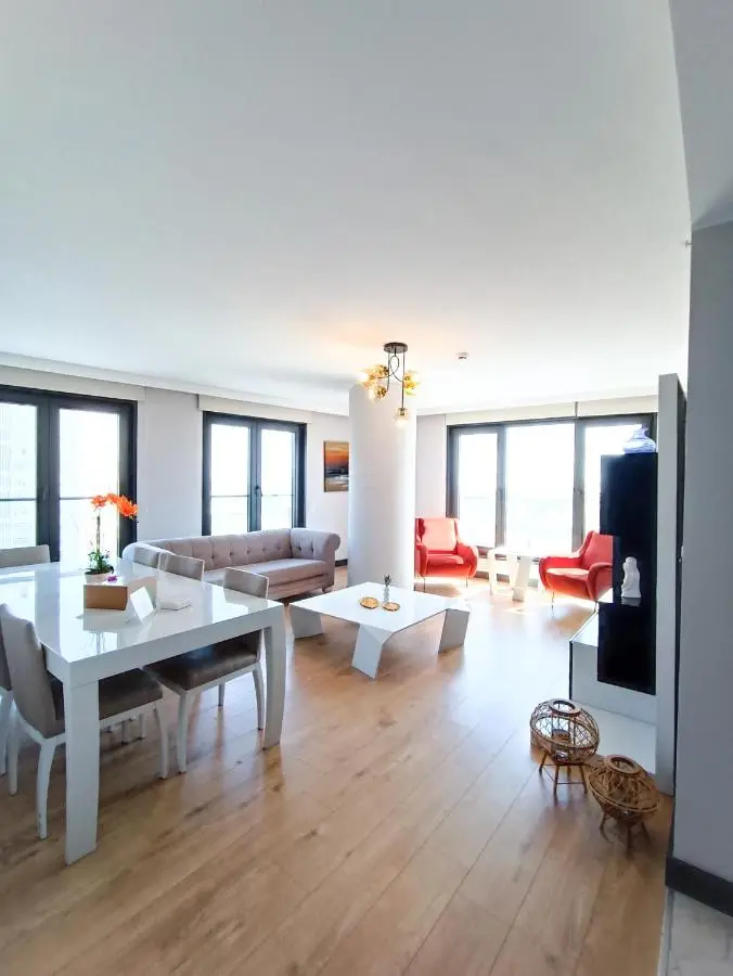 Luxury Fully Equipped 3BR 2BA Apartment by Siena Suites
