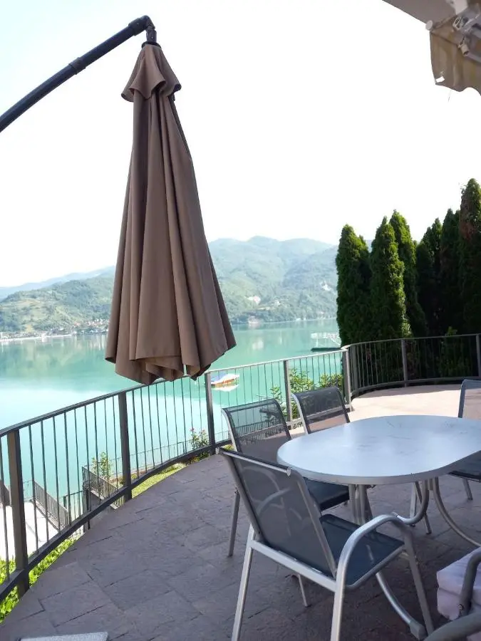 Villa Lake