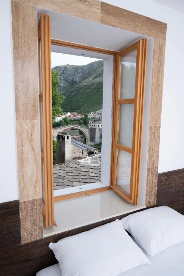 Sunrise Apartments - with Old Bridge view