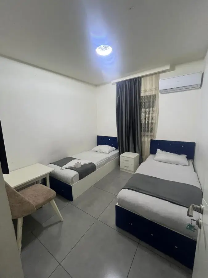 Pak Az Deluxe Hotel