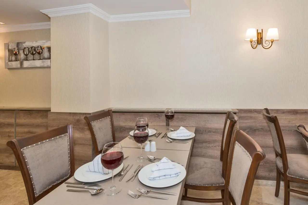 Alphonse Hotel