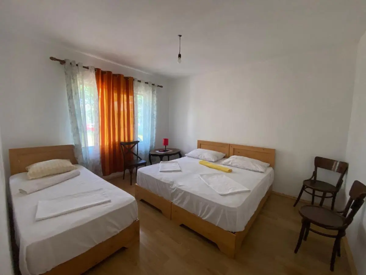 Roza's Guest House Camping Shkoder