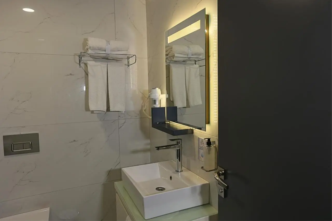 Ren Business Hotel