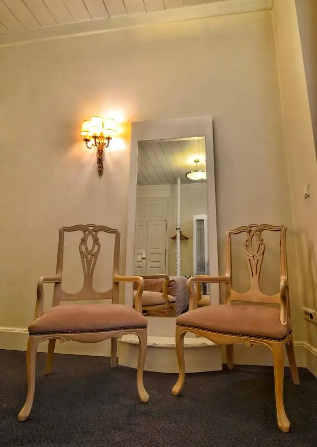 Kar's Hotel