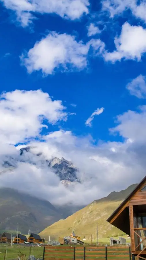 Cliffside cottage Kazbegi