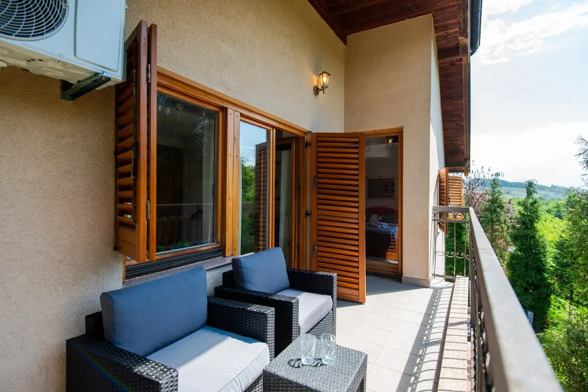 6BDR Holiday Nest - Green Aris