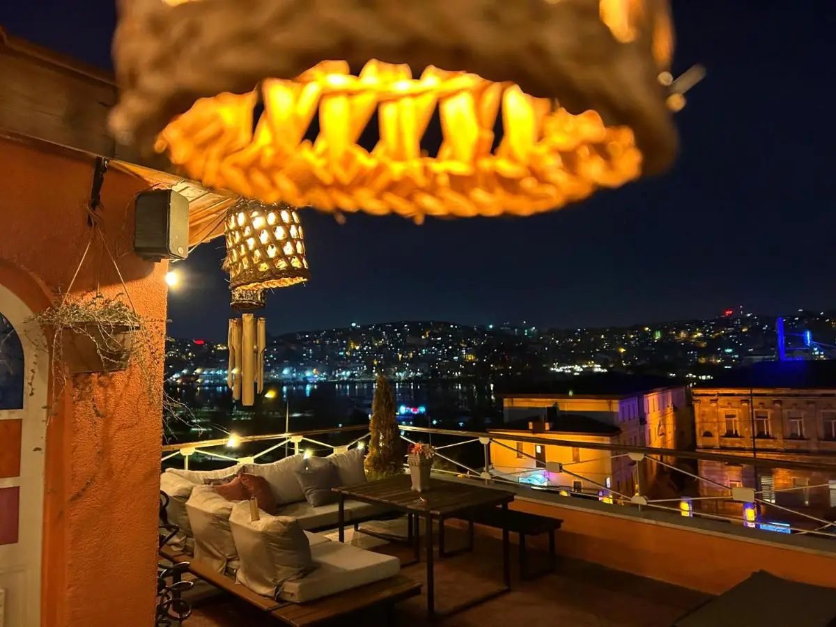 Waterfront Villa by the Tram - Private Terrace with Dome & Golden Horn View in Fatih