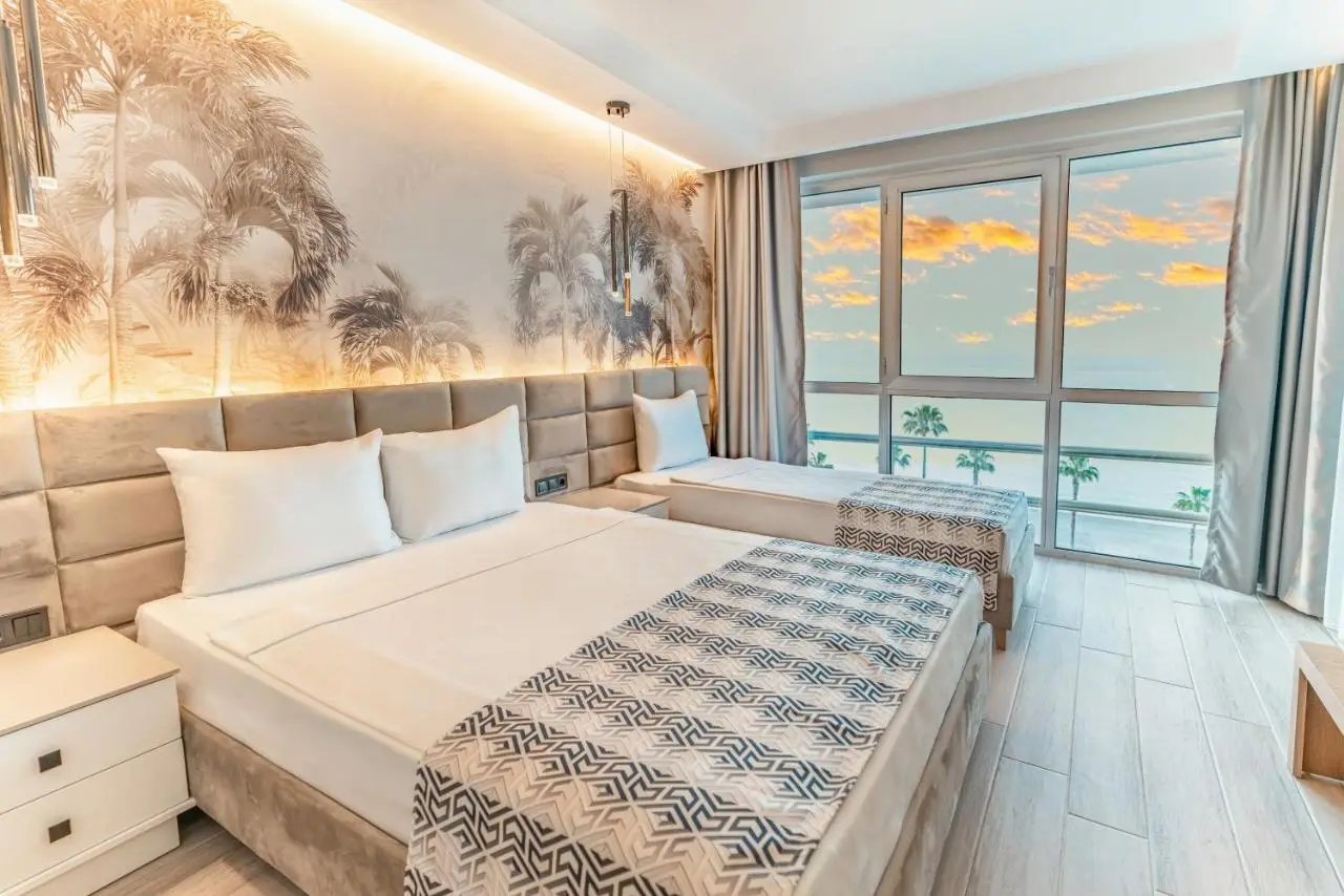 PEARLY HOTEL