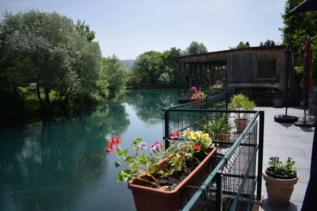 Go2Bihac Villa, 8 bedrooms, 7 bath, 10 aircon.