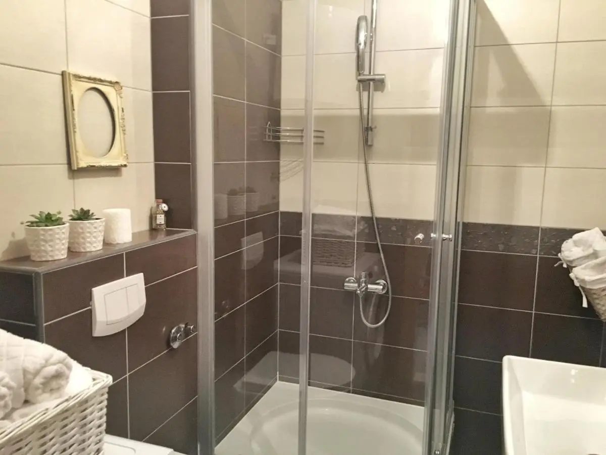 Merak - Two bedroom apartment- Free parking