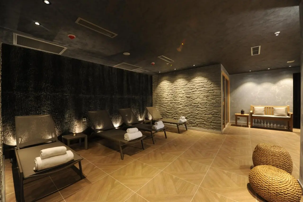 Le Petit Palace Hotel - Special Category