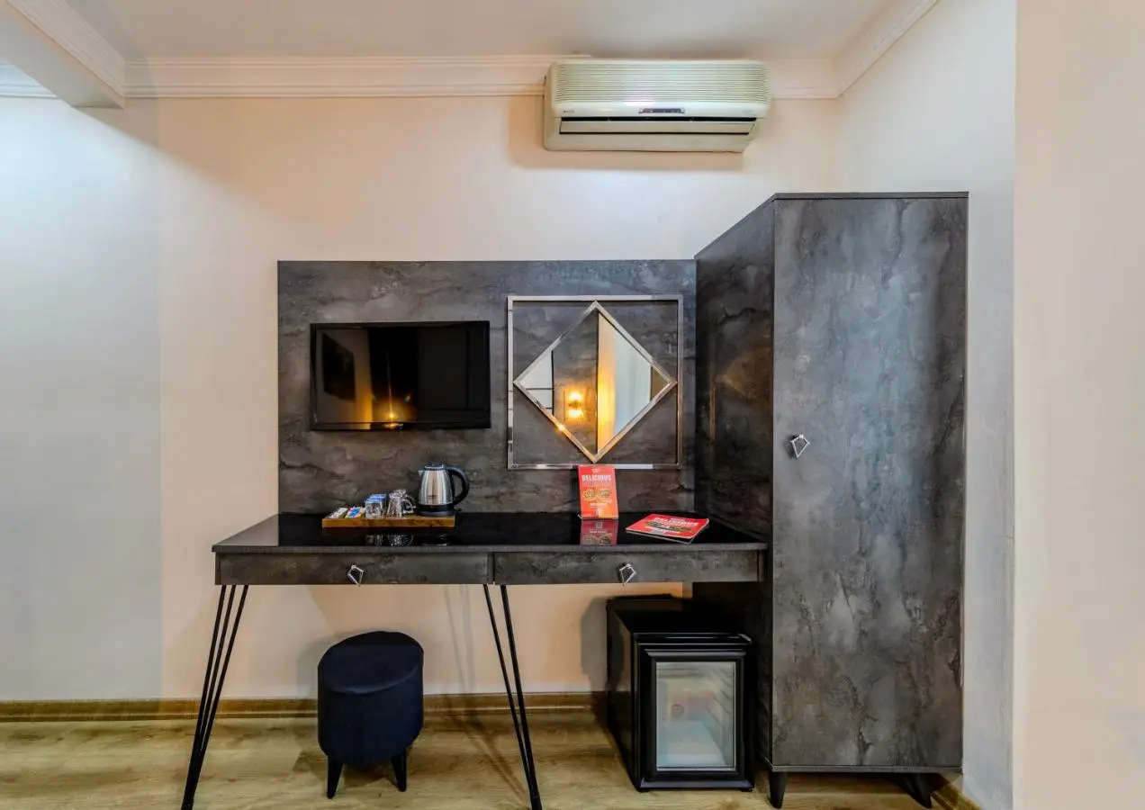 La Pazza Suites